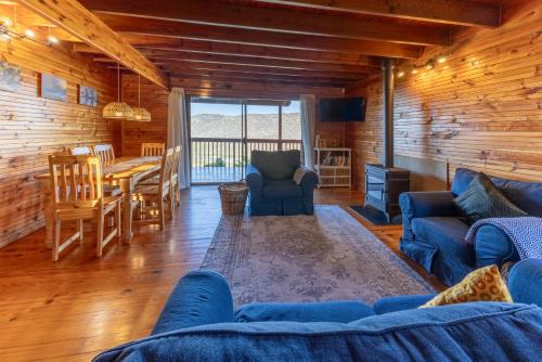 Peaceful Mountain Home with Views over False Bay