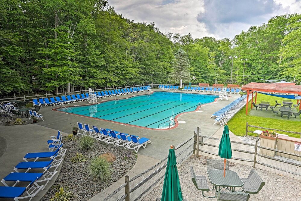 Lovely Poconos Cabin with Resort Amenities - photo 12