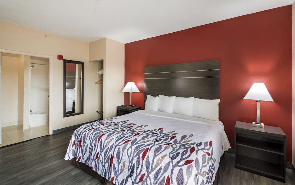 Red Roof Inn & Suites Austin East Manor - photo 13