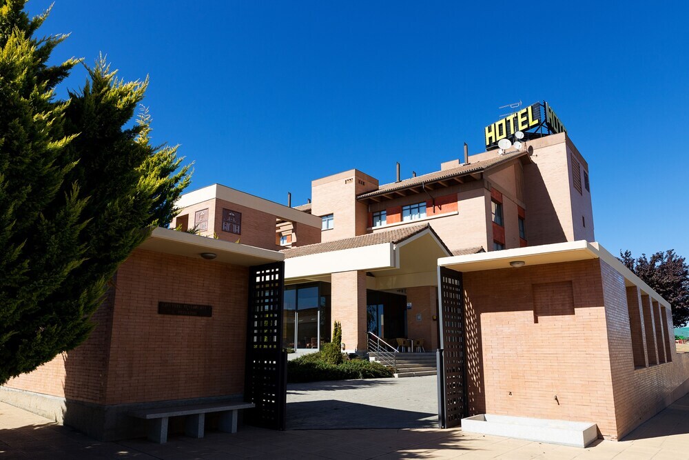 Hotel Puerta de Sahagun — hotel in Sahagun