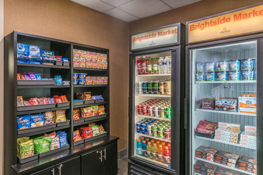 La Quinta Inn & Suites by Wyndham Clarksville - photo 29