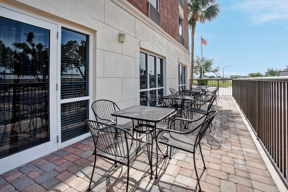 Hampton Inn & Suites Cape Coral Fort Myers Area FL - photo 44