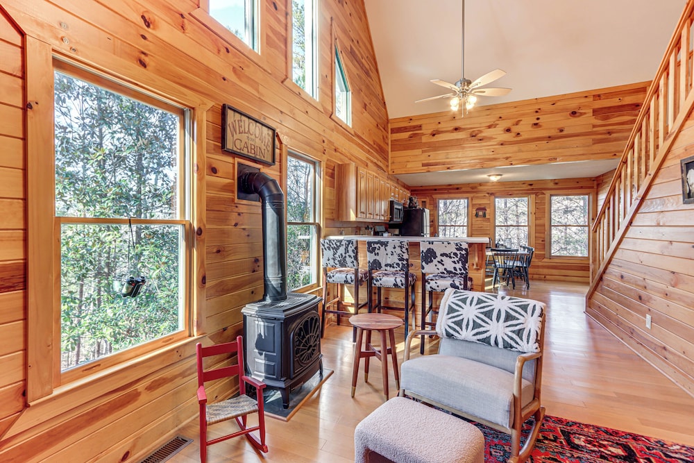 Peaceful Ellijay Cabin: Pool Access & Resort Perks - photo 2