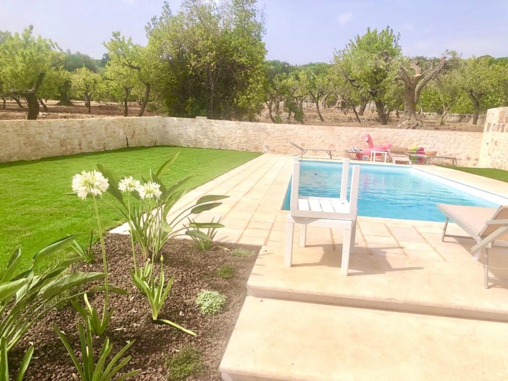 Trulli Di Pone in Cozzana — 4-Star Luxury Hotel in Monopoli, Italy