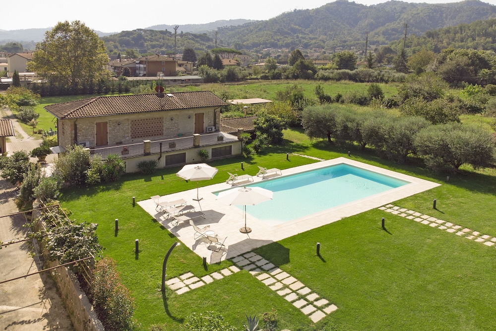 Casa Teresa — 4-Star Luxury Hotel in Camaiore, Italy
