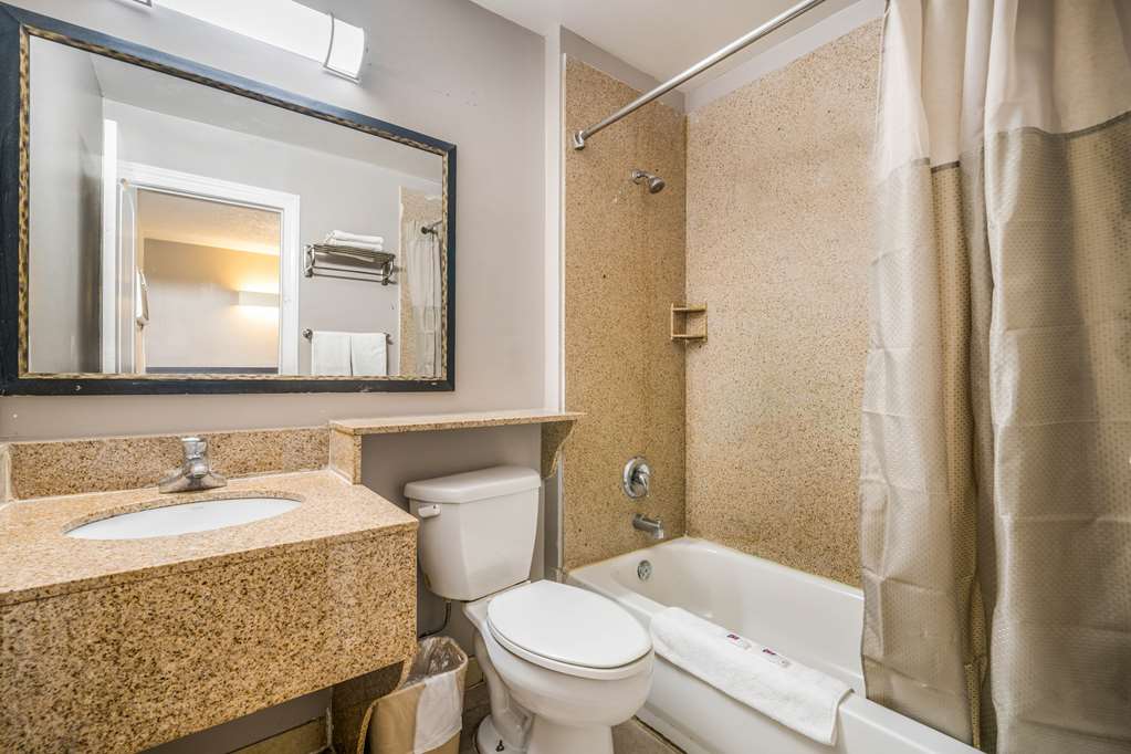 Motel 6 Toms River NJ Near Seaside Heights - photo 25