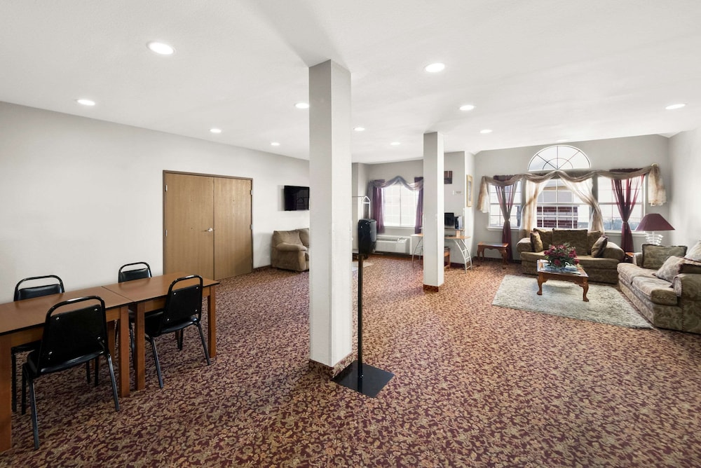 Econo Lodge Inn & Suites Mesquite Dallas East - photo 6