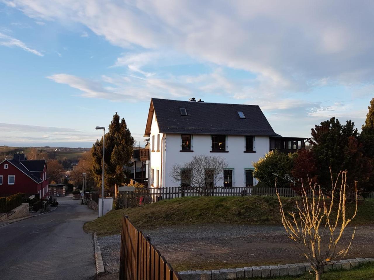 Familienfreundliche Ferienwohnung Erzgebirge — 4-Star Luxury Hotel in Schneeberg, Germany
