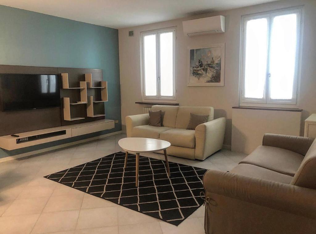 Alessi Appartamenti — 4-Star Luxury Hotel in Desenzano Del Garda, Italy