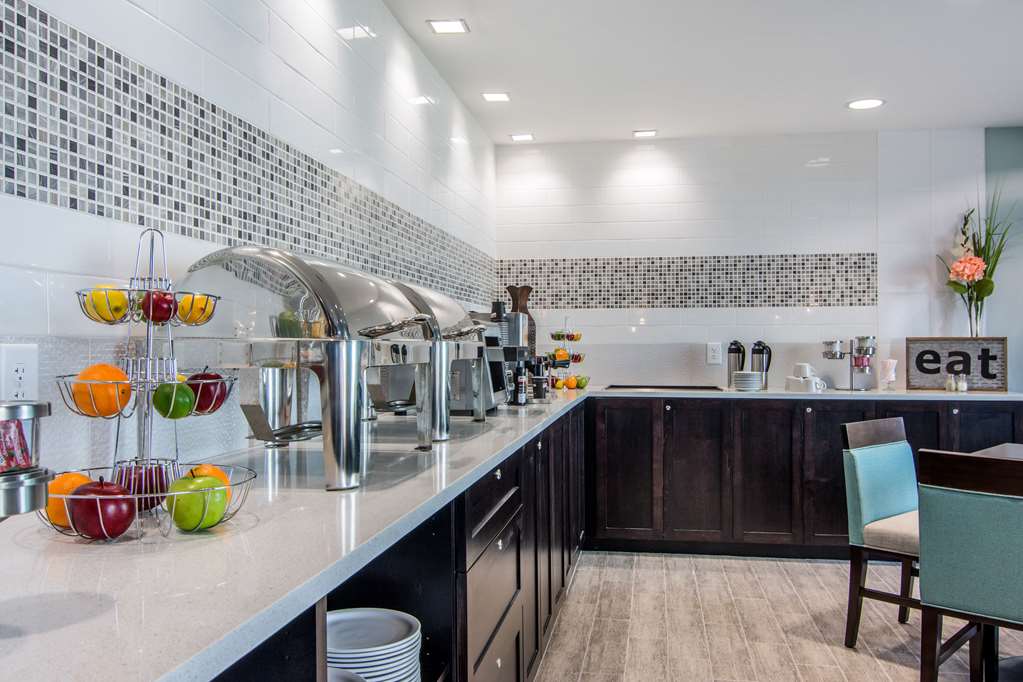 Clarion Inn & Suites Atlanta Downtown - photo 32
