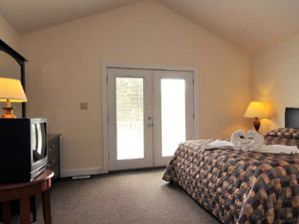 Skaneateles Suites - photo 28
