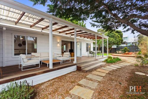 Luxe Stay with Fireplace Cowes in Cowes, Australia