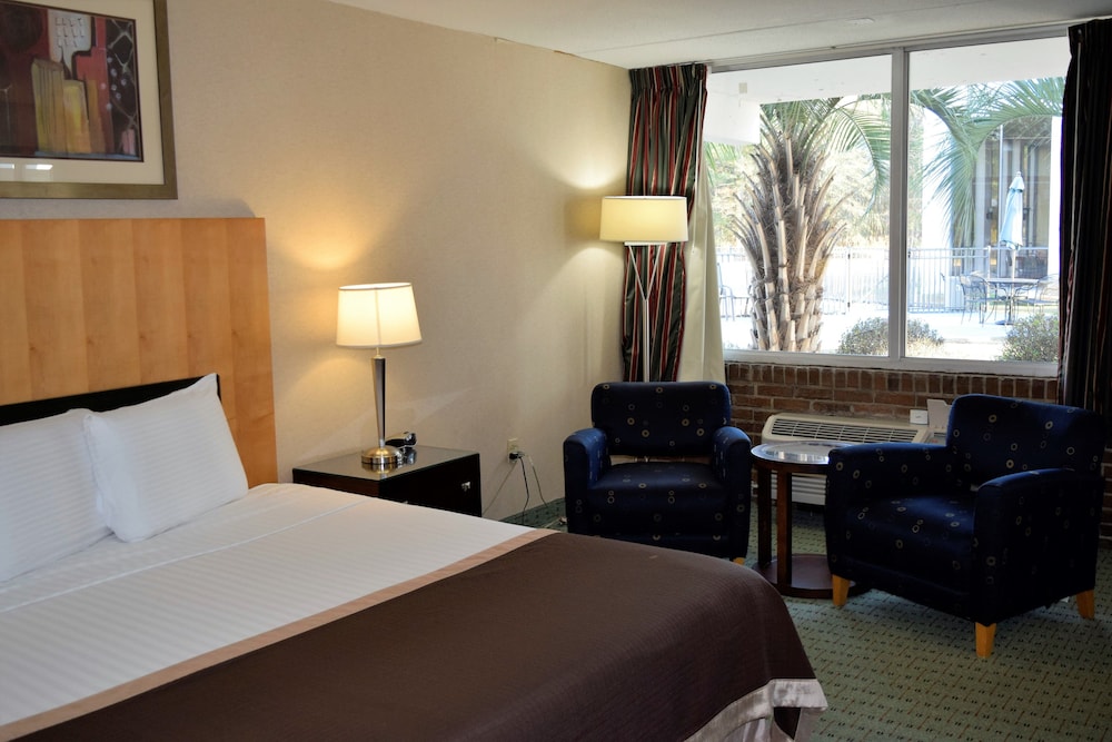 Landmark Inn Hartsville - photo 23