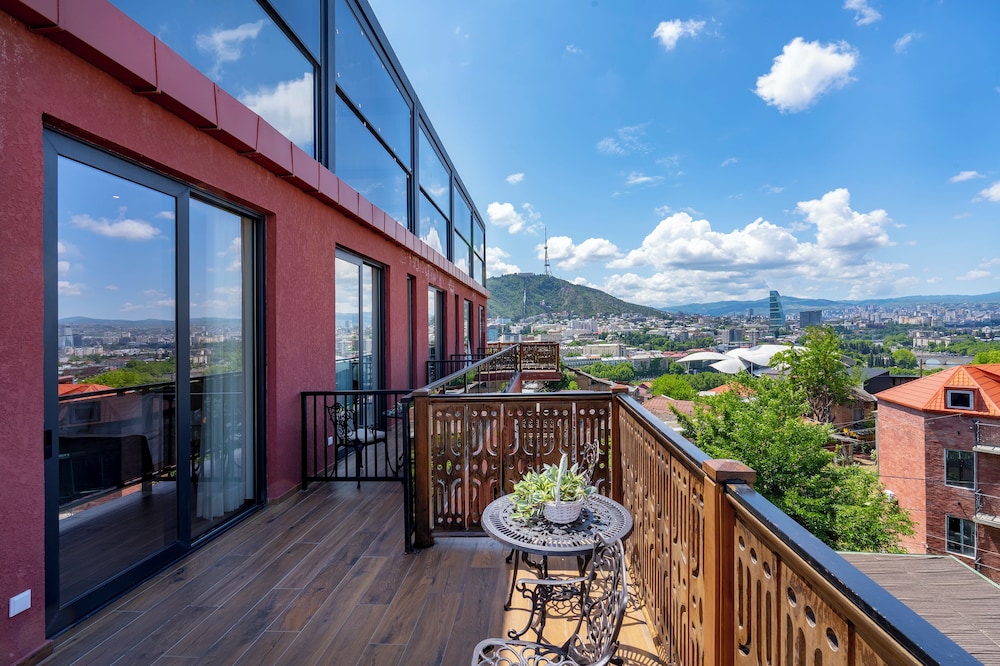 Iris - carbon neutral hotel in Tbilisi