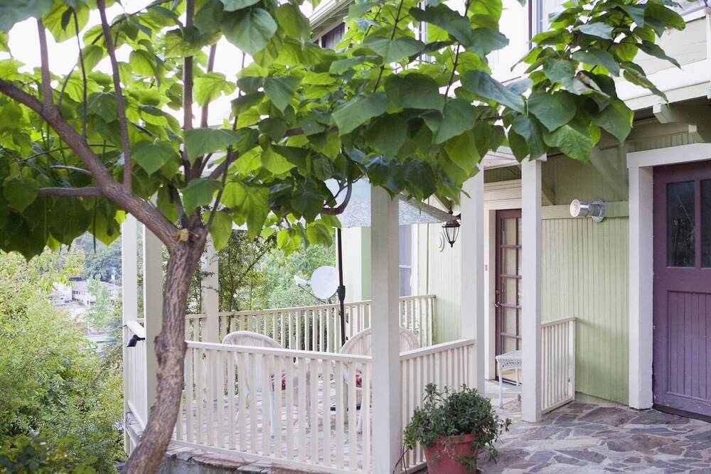 Barretta Gardens Inn - photo 21