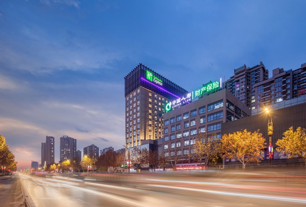 Holiday Inn Express Kaifeng City Center - carbon neutral hotel in Kaifeng