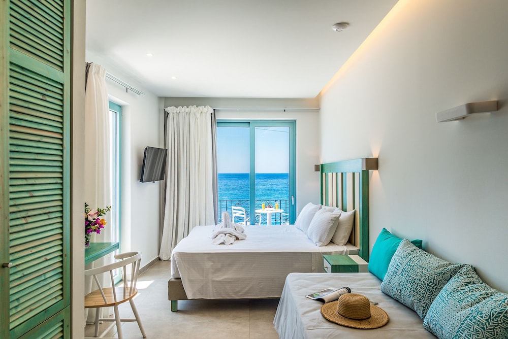 Samaria by the Sea — Chora Sfakion — photo 2