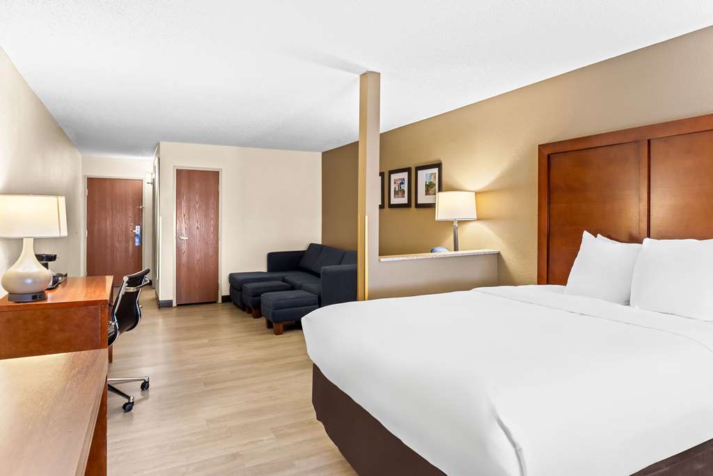 Comfort Suites Grayslake near Libertyville North - photo 22
