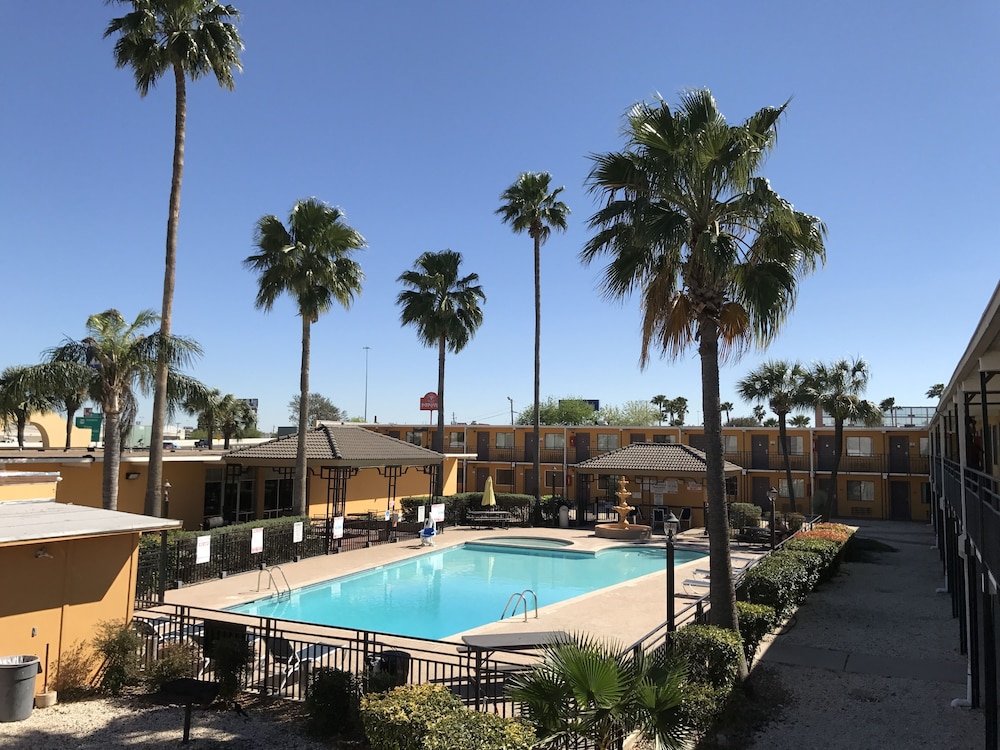 Americas Best Value Inn Laredo - photo 14