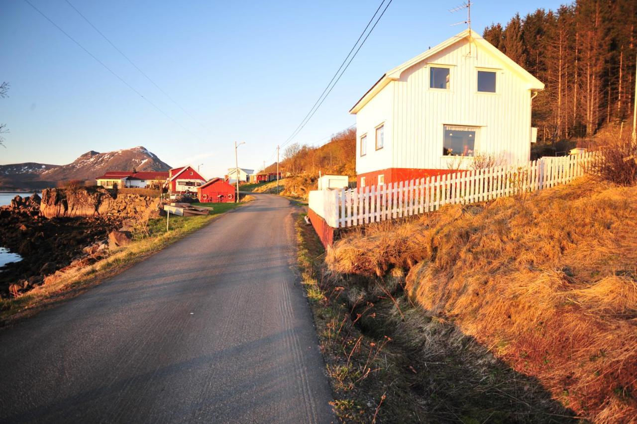 Fredelig Med Naturskjønn Omgivelse Midt I Lofoten — hotel near Leknes Airport