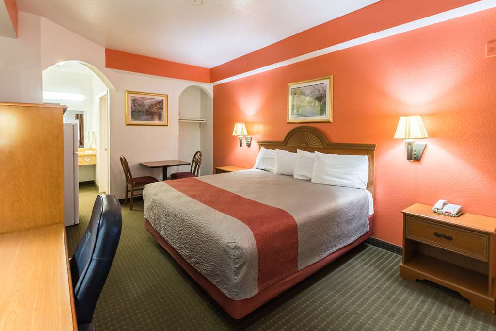 Motel6 Alvarado TX - photo 12