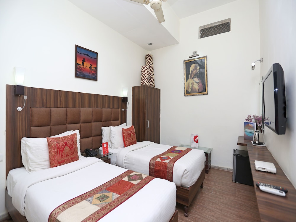 Oyo 15201 The Marc Blu - last minute hotel in Agra