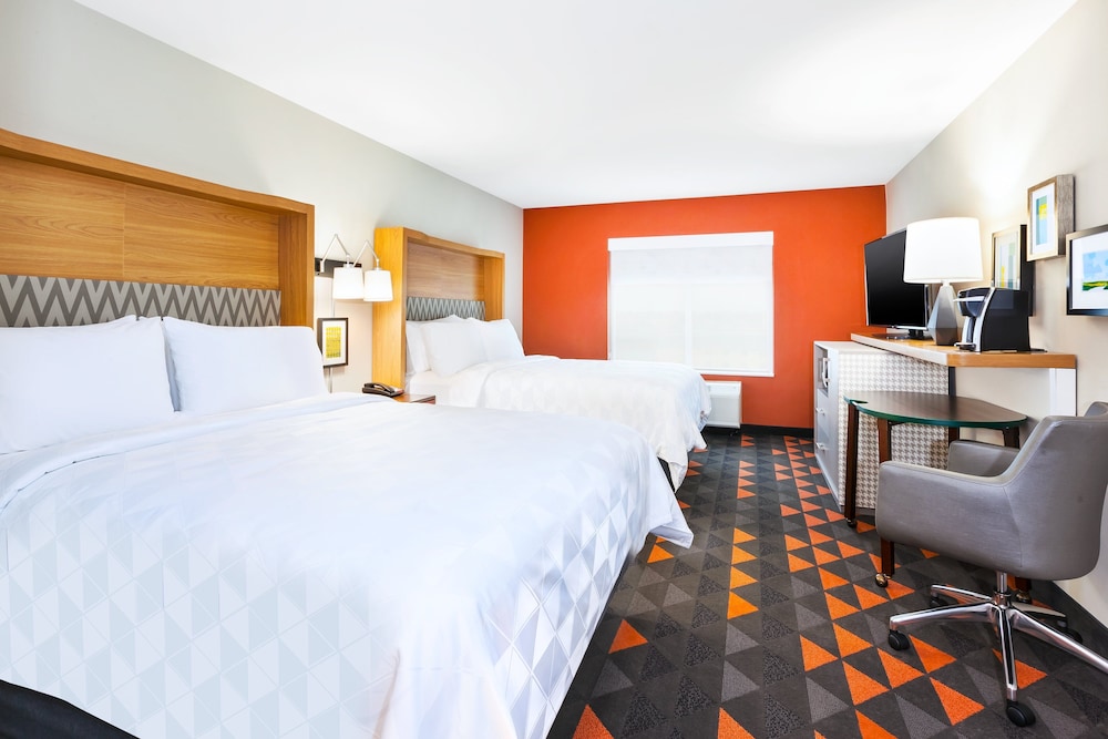 Holiday Inn & Suites Toledo Southwest Perrysburg by IHG - photo 2