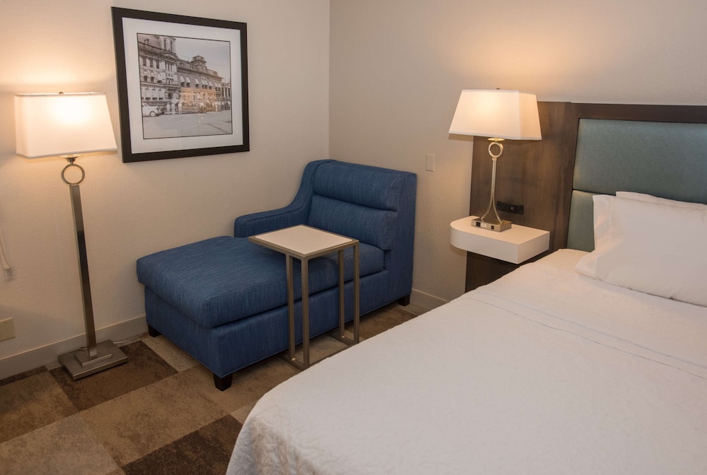 Hampton Inn Wooster - photo 9