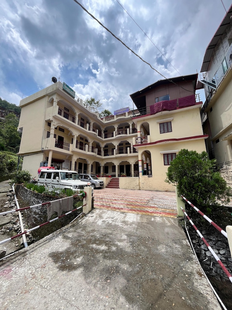 Gujrat Bhawan - last minute hotel in Unknown City