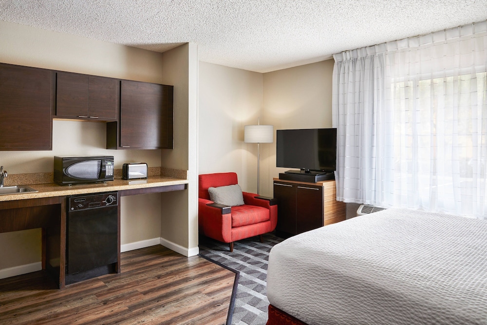 TownePlace Suites Tempe at Arizona Mills Mall - photo 10