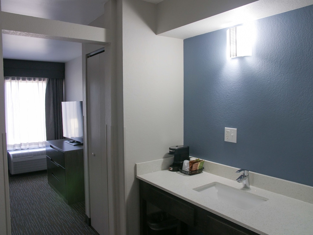 Wingate by Wyndham Louisville Fair and Expo - photo 39