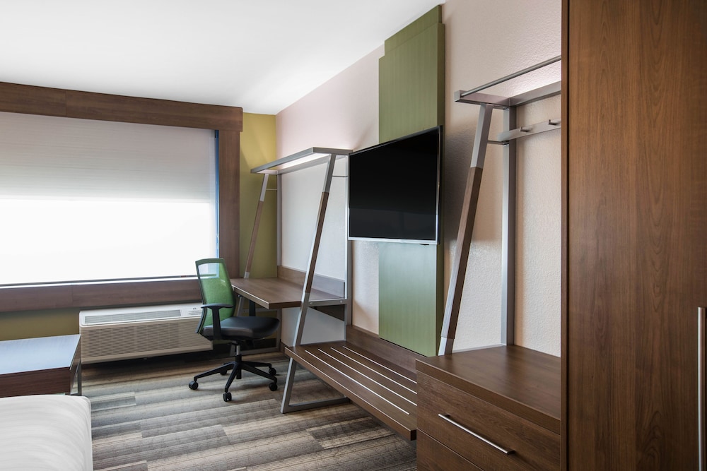 Holiday Inn Express & Suites Ludington by IHG - photo 7