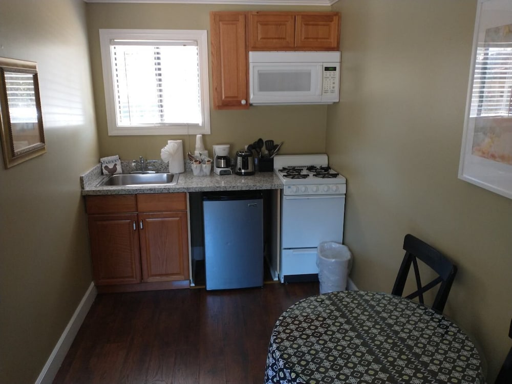 Sea Breeze Inn And Cottages - photo 41