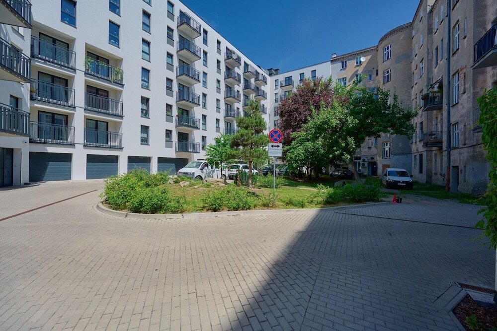 City Center Mirrors Apartment with Parking by Noclegi Renters — 4-Star Luxury Hotel in Wroclaw, Poland