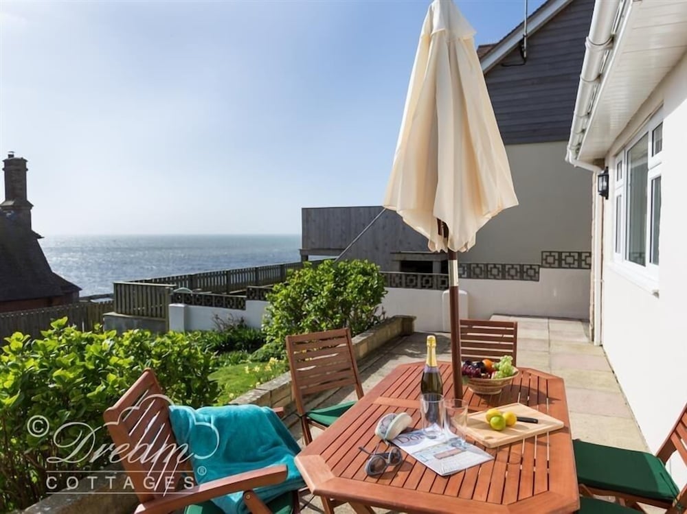 Seacliff - carbon neutral hotel in Bridport