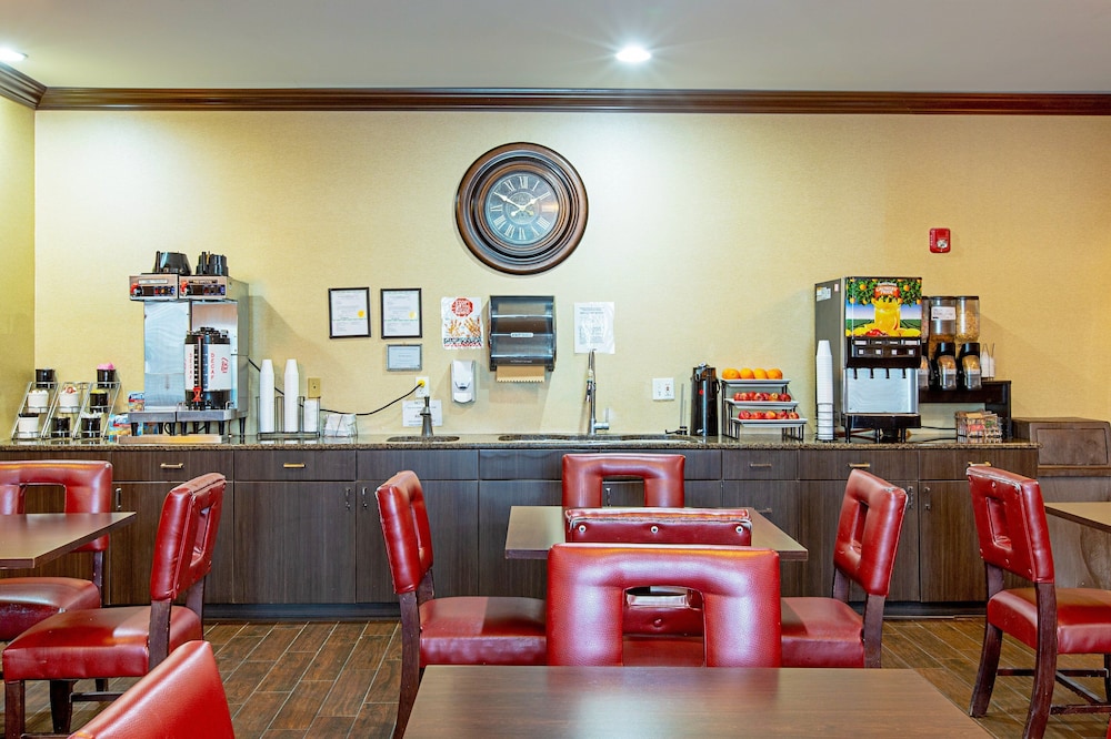 Red Roof Inn & Suites Omaha Council Bluffs - photo 48