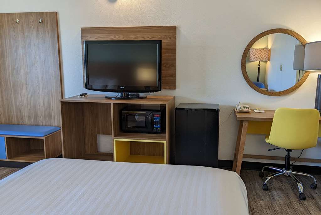 Days Inn by Wyndham Lake Havasu - photo 14