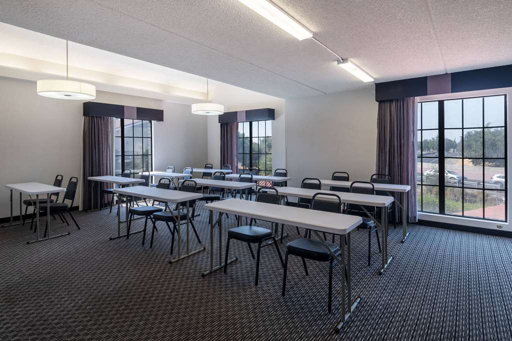 La Quinta Inn by Wyndham Sacramento North - photo 28