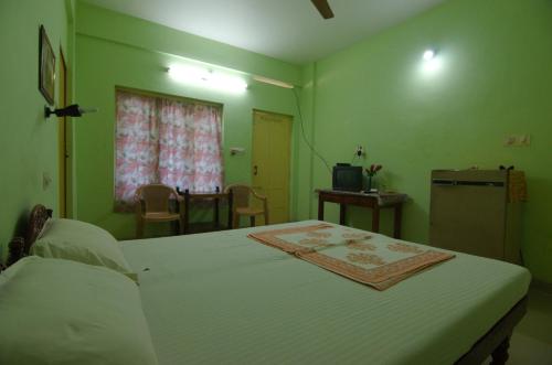 Shirleys Beach Hotel in Kovalam, India