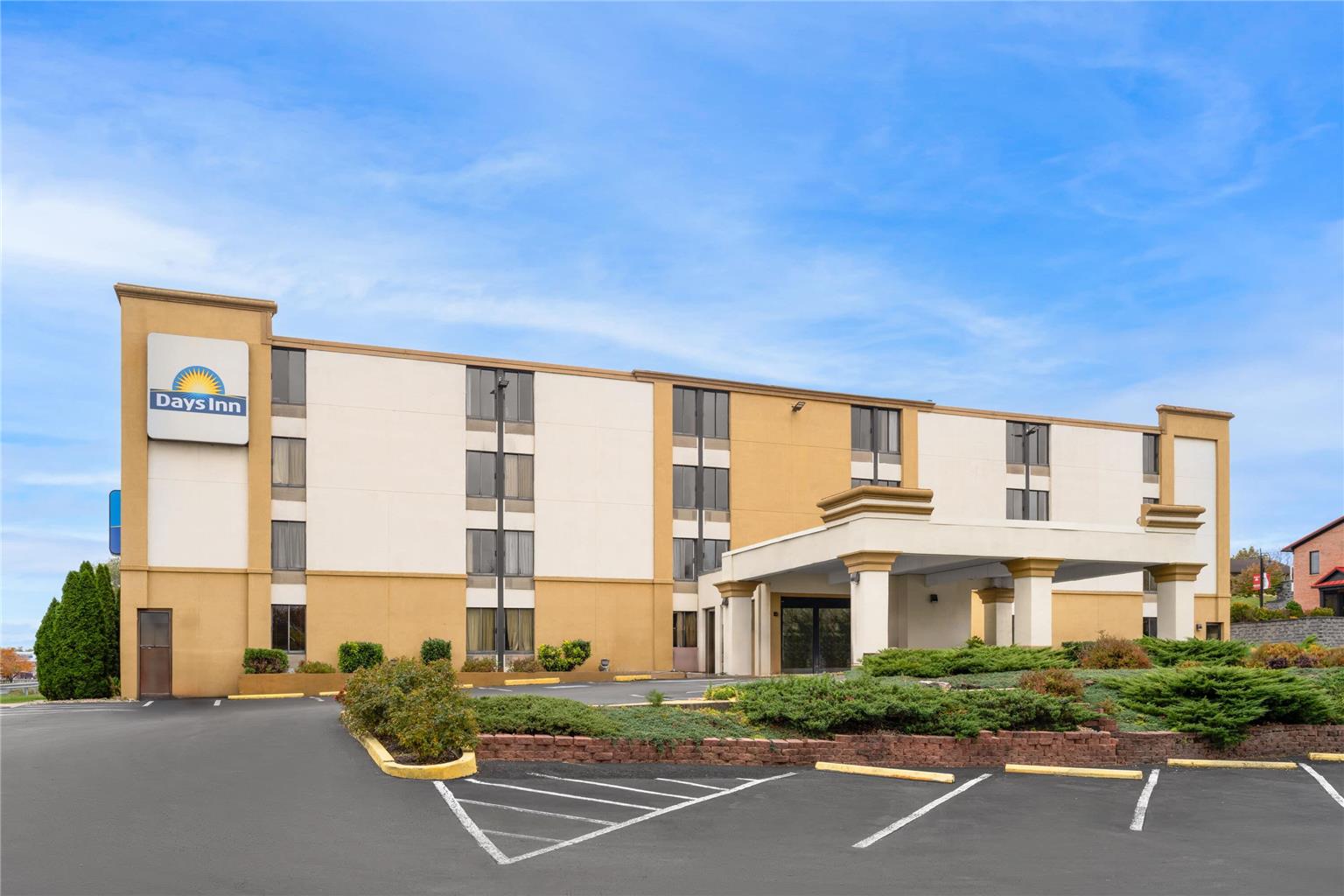 Days Inn by Wyndham Hagerstown I 70 - carbon neutral hotel in Hagerstown