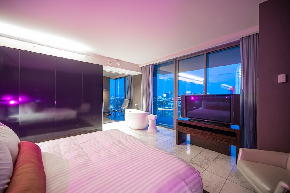 StripViewSuites at Palms Place Penthouses - photo 22