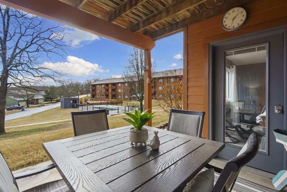 Pool View on Avondale Walk Out Patio — 4-Star Luxury Hotel in Branson, United States