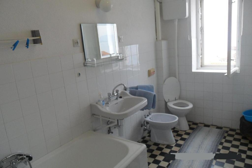 Rooms Liva 60m from the sea in Sutivan, Croatia