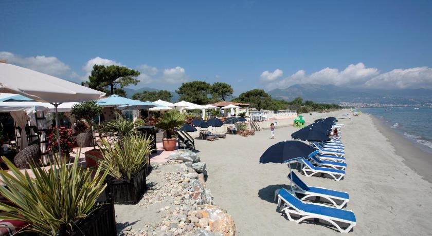 Le Pineto - carbon neutral hotel in Biguglia