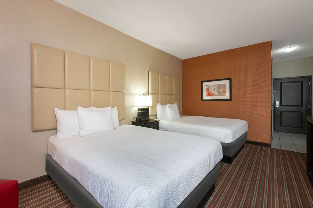 La Quinta Inn & Suites by Wyndham Harrisburg Hershey - photo 21