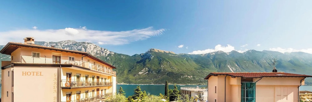 Hotel Garda Bellevue — 4-Star Luxury Hotel in Limone Sul Garda, Italy