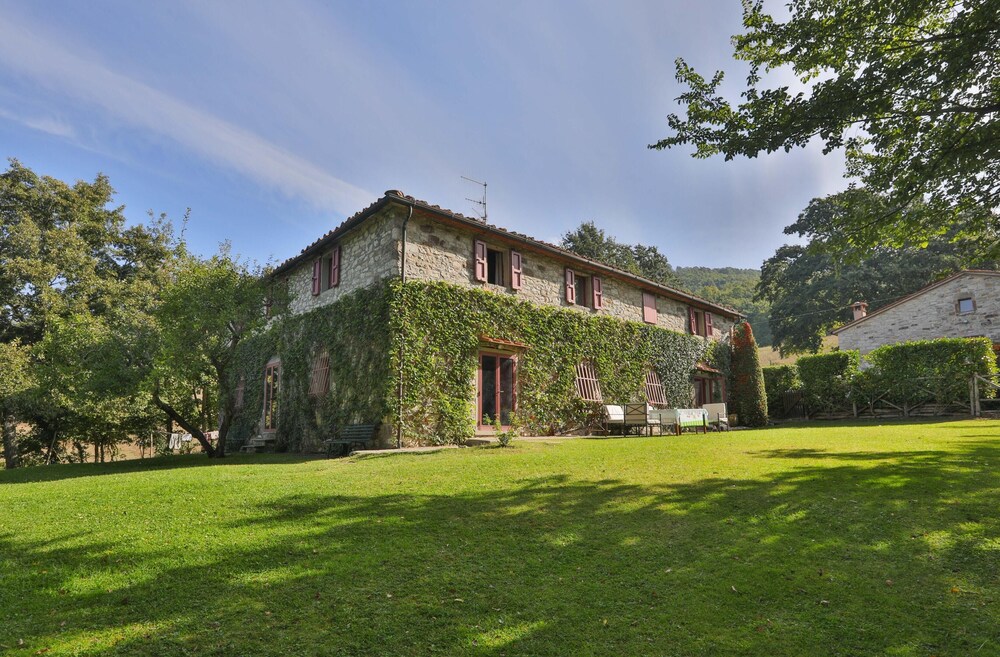 Enchanting Villa in Pieve Santo Stefano with Private Pool — 4-Star Luxury Hotel in Pieve Santo Stefano, Italy
