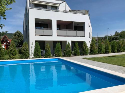 Naplemente Apartman — 4-Star Luxury Hotel in Balatonfured, Hungary
