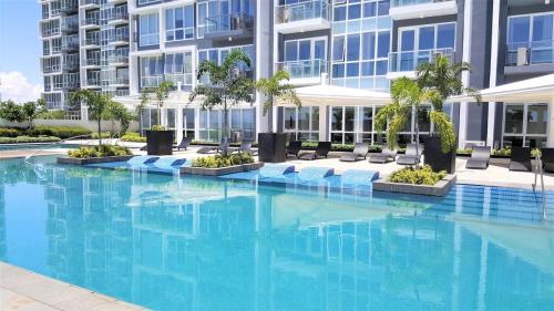 Minimalist 1BR Mactan Newtown Suite w Pool — 4-Star Luxury Hotel in Lapu-Lapu City, Philippines