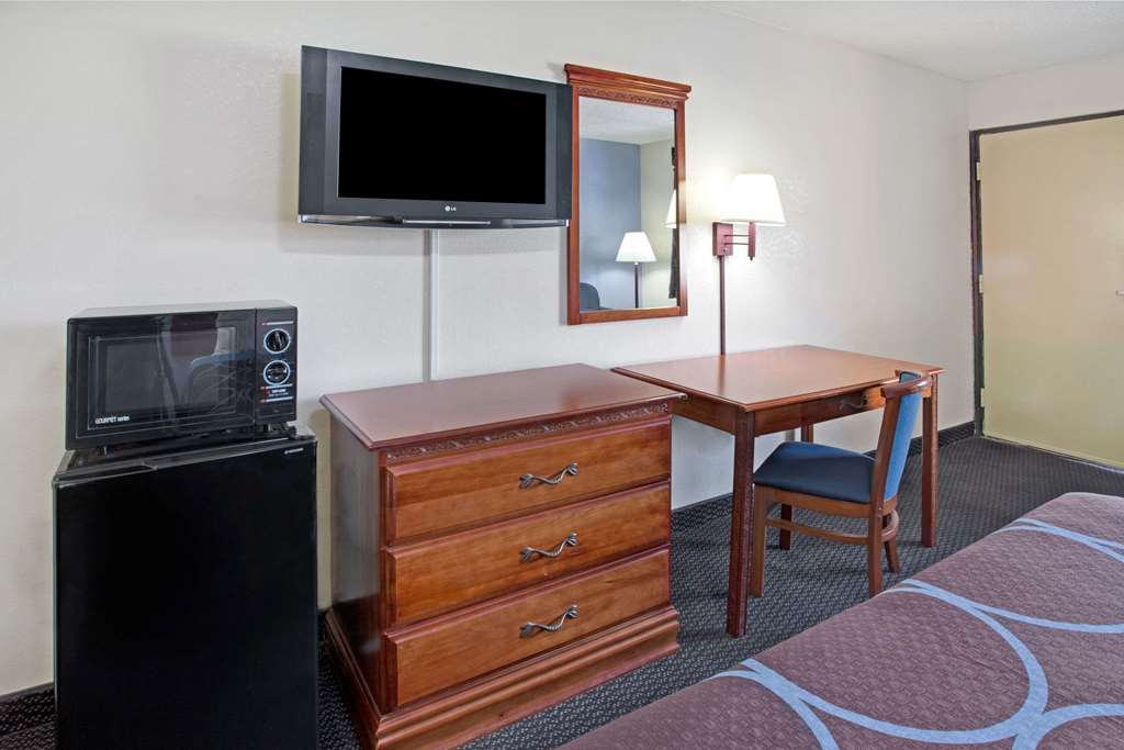 Super 8 by Wyndham Suwanee - photo 7